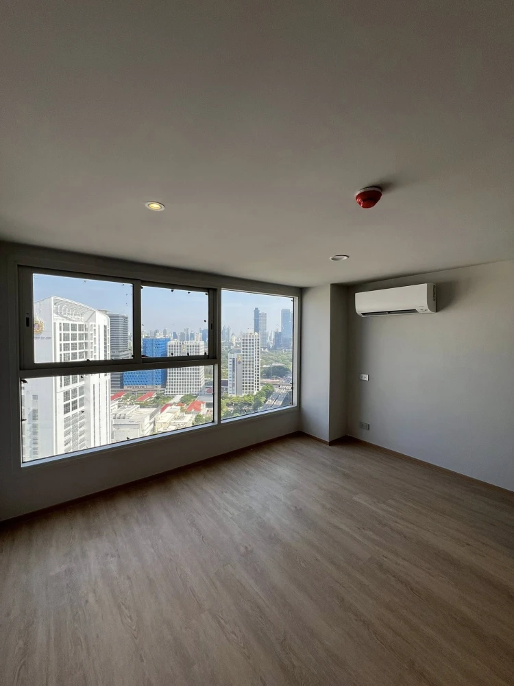 Urgent sale! Culture Chula, 23rd floor, good location, Lumpini Park view, 4.3 meter high living room ceiling, comfortable like home. Reserve now!