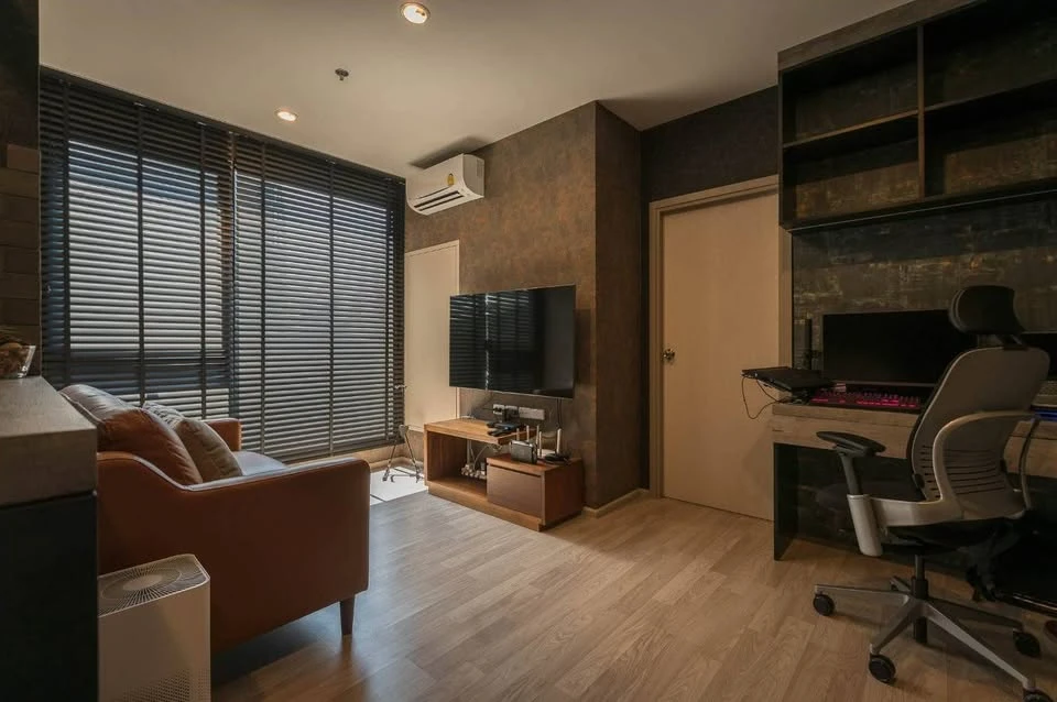 ขายด่วนๆ Ideo Mobi Sukhumvit East Point ตกแต่งพร้อมเฟอร์นิเจอร์ + เครื่องใช้ไฟฟ้าครบ พร้อมเข้าอยู่ทันที ซื้อเลย