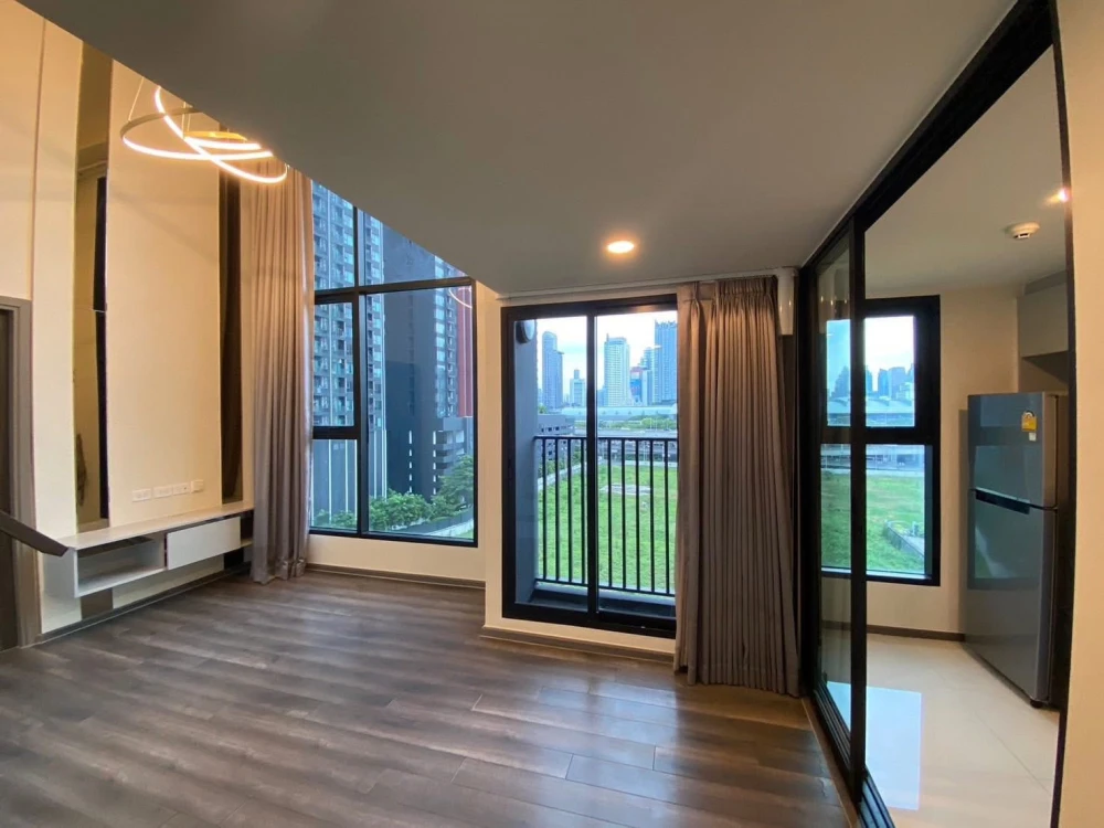 Urgent sale! KnightsBridge Space Rama 9. Spacious unit with ample living space. Own it today!