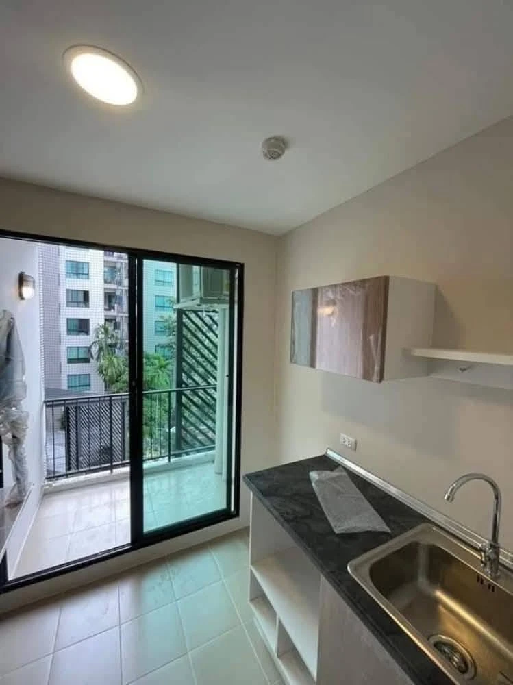 ขายด่วนๆ Lesto Sukhumvit 113  1 ห้องนอน 1 ห้องน้ำ  เฟอร์นิเจอร์ built in แบ่งสัดส่วนห้องนอนกับห้องครัว ซื้อเลย
