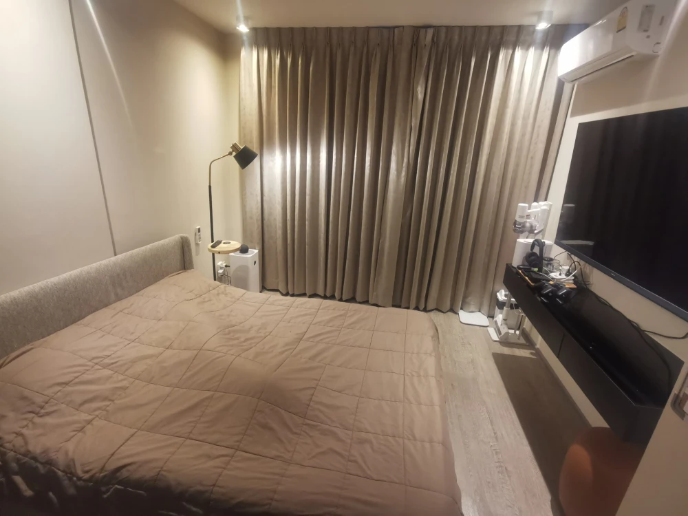 ขายด่วนๆ Lyss Ratchayothin ห้องพร้อมอยู่ ชั้น8 วิวสระว่ายน้ำ full furnished พร้อมเข้าอยู่ได้เลยซื้อเลย