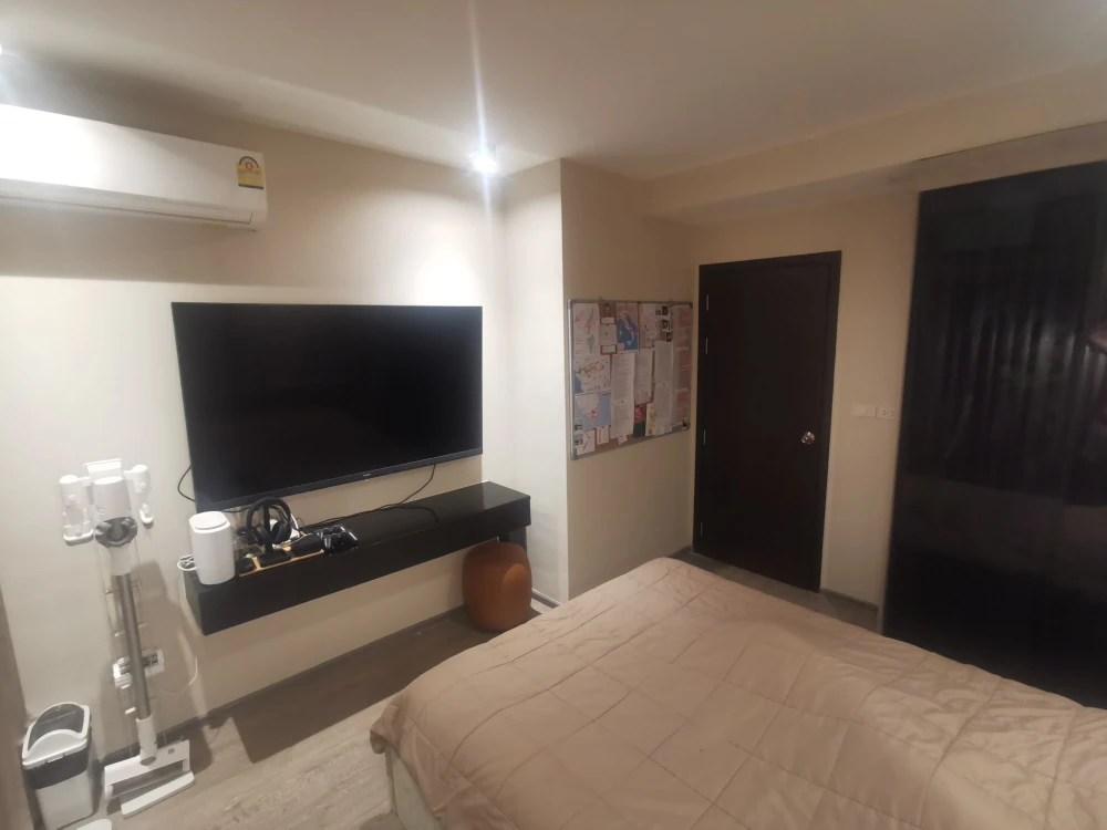 ขายด่วนๆ Lyss Ratchayothin ห้องพร้อมอยู่ ชั้น8 วิวสระว่ายน้ำ full furnished พร้อมเข้าอยู่ได้เลยซื้อเลย