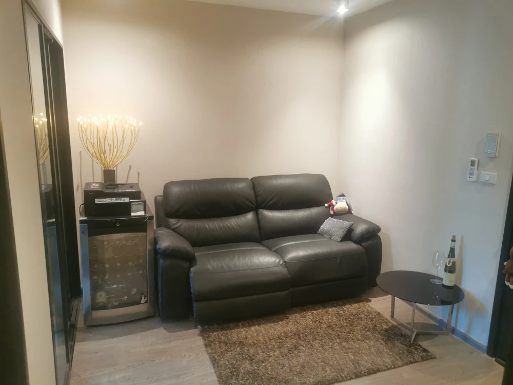 ขายด่วนๆ Lyss Ratchayothin ห้องพร้อมอยู่ ชั้น8 วิวสระว่ายน้ำ full furnished พร้อมเข้าอยู่ได้เลยซื้อเลย