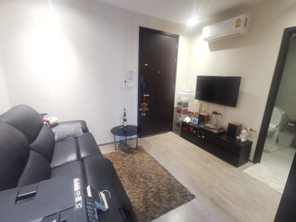 ขายด่วนๆ Lyss Ratchayothin ห้องพร้อมอยู่ ชั้น8 วิวสระว่ายน้ำ full furnished พร้อมเข้าอยู่ได้เลยซื้อเลย