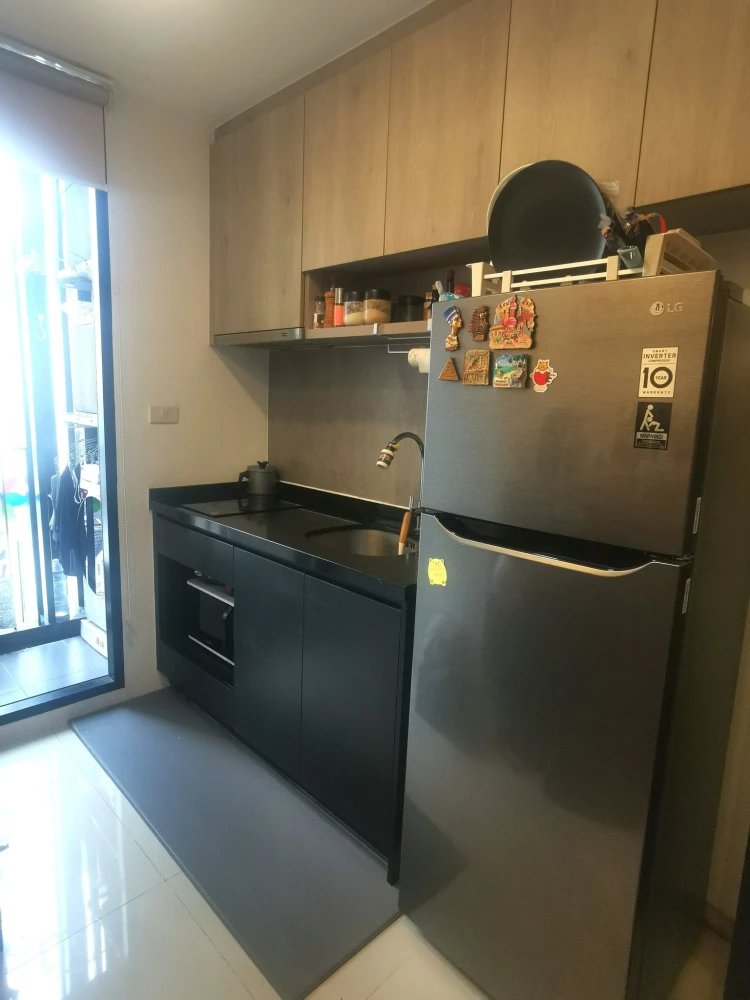ขายด่วนๆ Lyss Ratchayothin ห้องพร้อมอยู่ ชั้น8 วิวสระว่ายน้ำ full furnished พร้อมเข้าอยู่ได้เลยซื้อเลย