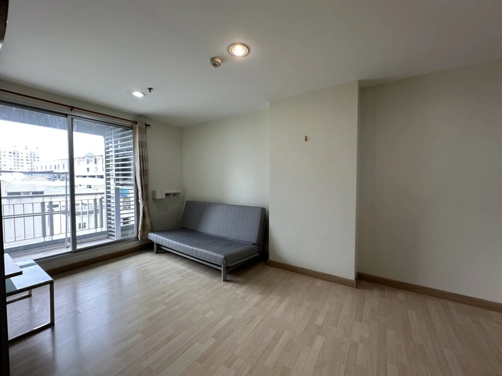 ขายด่วนๆ Rhythm Ratchada Condo ห้องเงียบ เป็นส่วนตัว วิวโล่ง ห้องนั่งเล่นกว้าง แบ่งสัดส่วนชัดเจน ซื้อเลย