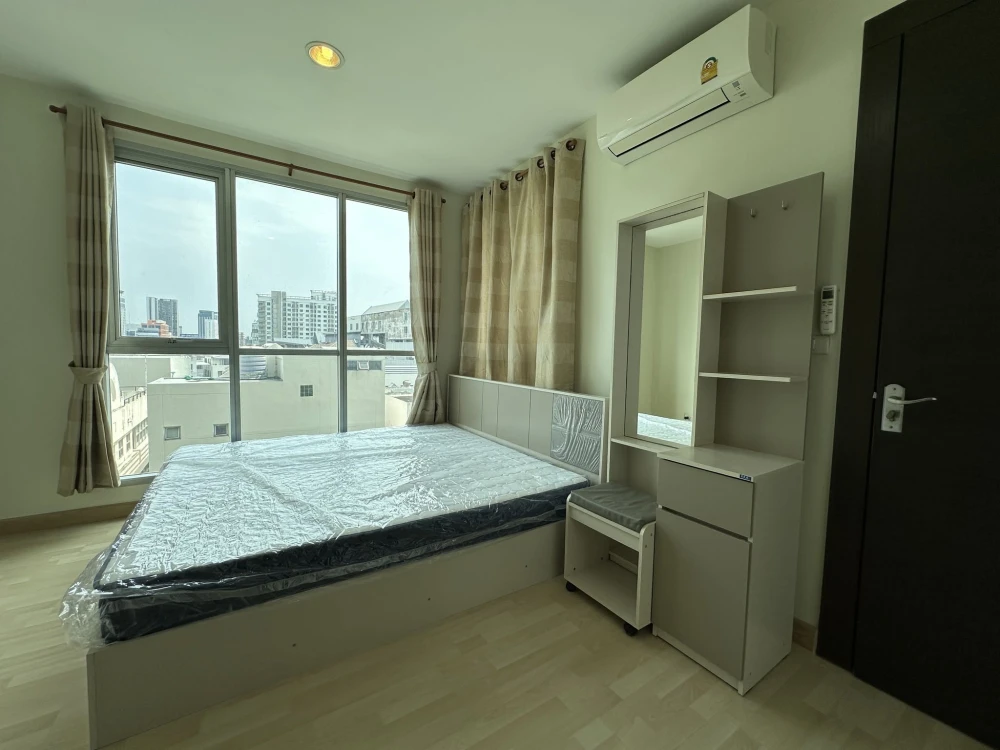 ขายด่วนๆ Rhythm Ratchada Condo ห้องเงียบ เป็นส่วนตัว วิวโล่ง ห้องนั่งเล่นกว้าง แบ่งสัดส่วนชัดเจน ซื้อเลย