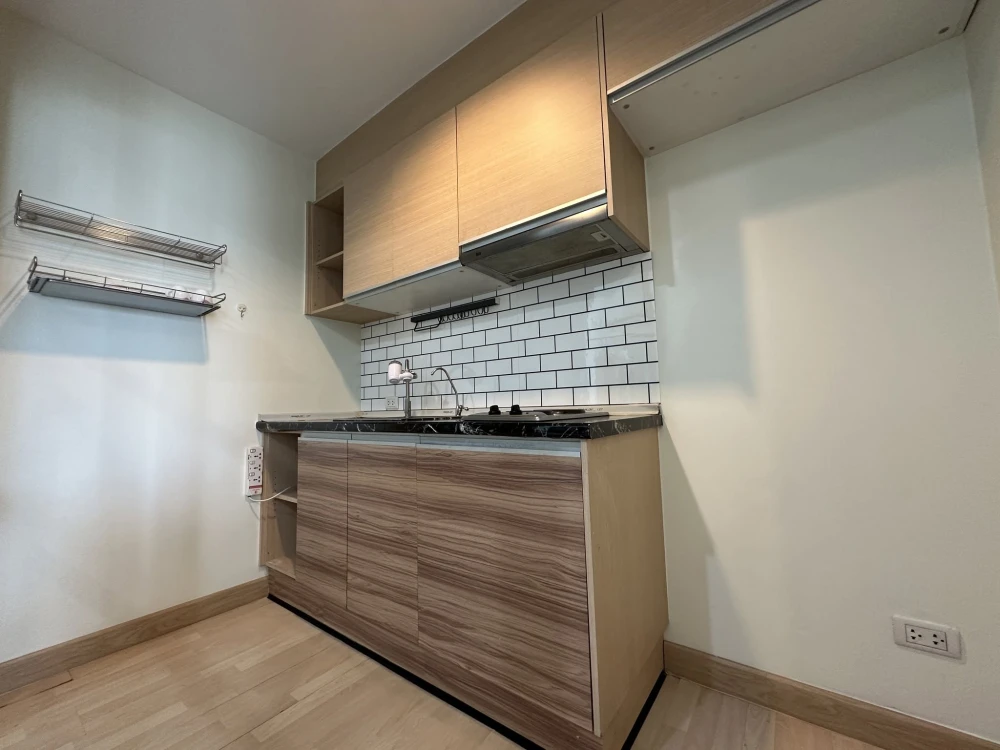 ขายด่วนๆ Rhythm Ratchada Condo ห้องเงียบ เป็นส่วนตัว วิวโล่ง ห้องนั่งเล่นกว้าง แบ่งสัดส่วนชัดเจน ซื้อเลย
