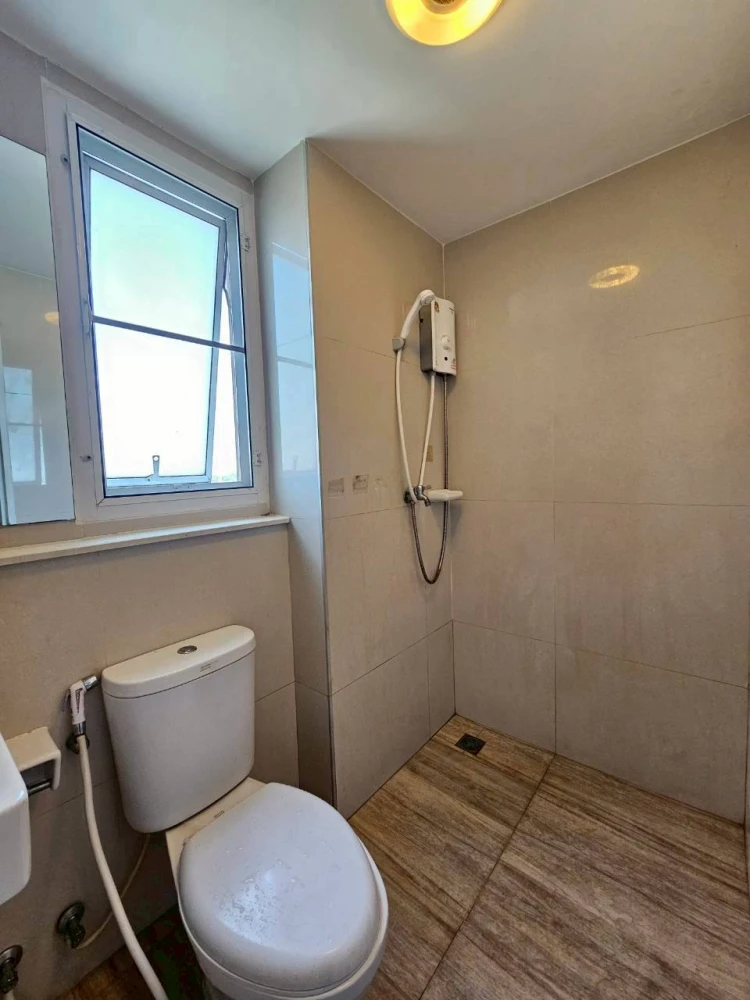 ขายด่วนๆ Rill Condo Rangsit ห้องพร้อมอยู่ เฟอร์ เครื่องใช้ไฟฟ้าครบ มาแต่ตัวเข้าอยู่ได้เลย