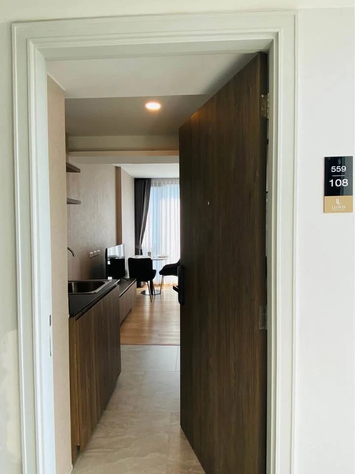 ขาย/ให้เช่า LLOYD Soonvijai - Thonglor Condo ห้องน่าอยู่ เฟอร๋ครบ + เครื่องใช้ไฟฟ้าพร้อม จองเลยก่อนพลาด!!