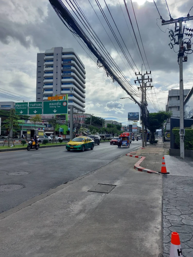 ขาย คอนโด ลุมพินี วิลล์ พัฒนาการ-ศรีนครินทร์ ห้องสภาพมือหนึ่ง เฟอร์นิเจร์ครบ ส่วนกลางครบครัน