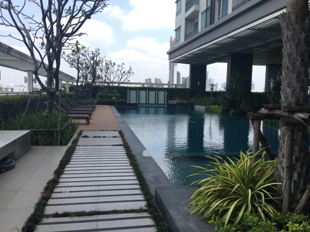 ขาย คอนโด เดอะ รูม สาทร-ตากสิน ห้องกว้างมาก ทำเลดี พร้อมเข้าอยู่ อย่ารอช้า!