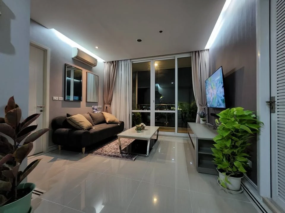 ขาย คอนโด T.C Green ชั้น 10 ห้องเพดานสูง โปร่ง ทิศเหนือ ห้องมุม ตกแต่งเรียบง่าย รีบจองด่วนๆ