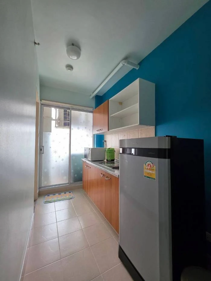 ขาย ซิตี้ โฮม สี่แยกท่าพระ วิวโล่ง โปร่งสบาย รับลมดี ไม่มีอาคารบังสายตา ผนังด้านหนึ่งติดบันไดหนีไฟ ไม่ติดห้องอื่นเลย ให้ความเป็นส่วนตัวสูง