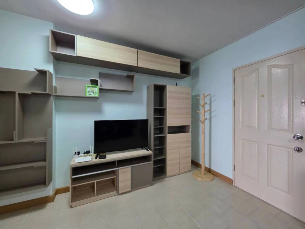 ขาย ซิตี้ โฮม สี่แยกท่าพระ วิวโล่ง โปร่งสบาย รับลมดี ไม่มีอาคารบังสายตา ผนังด้านหนึ่งติดบันไดหนีไฟ ไม่ติดห้องอื่นเลย ให้ความเป็นส่วนตัวสูง