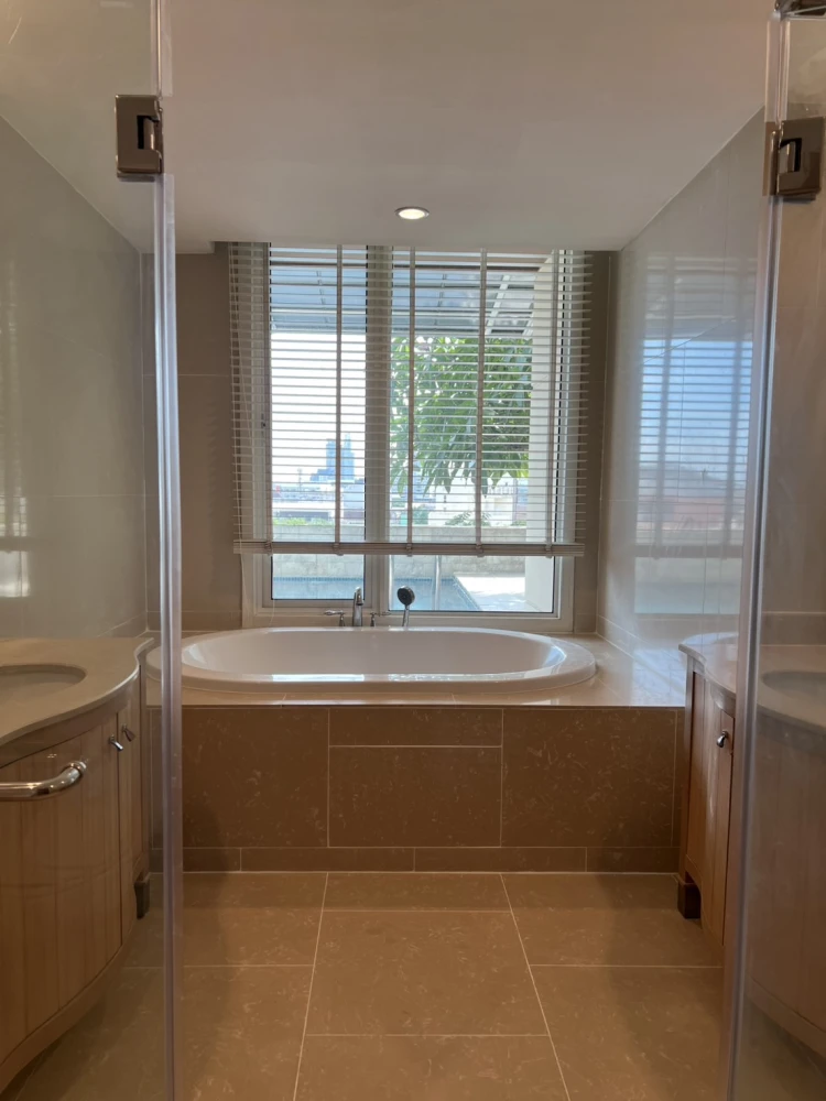 ขาย ดิ เอ็มไพร์ เพลส สาทร ห้องพร้อมอยู่ เฟอร์พร้อม ห้องกว้างอยู่สบาย อยู่ได้เป็นครอบครัว จองเลย