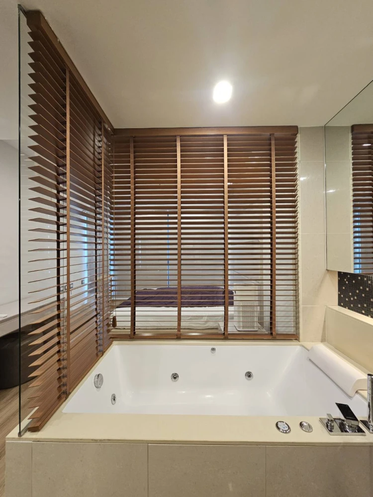 ขาย ดิ แอดเดรส สาทร ** เพิ่งรีโนเวท** 2 ห้องนอน ห้องขนาดกว้างขวาง ห้ามพลาดเด็ดขาด!!