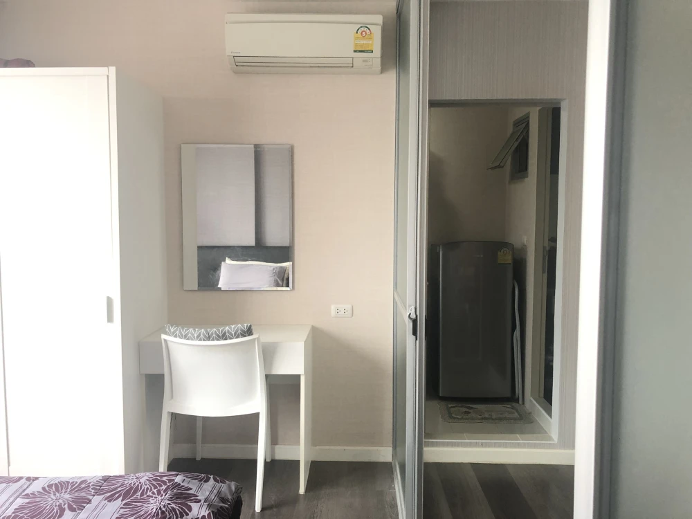 ขาย ดีคอนโด แคมปัส รังสิต เฟส 1  ห้องนอนติดม่านสองชั้น สามารถดึงปิด กันแสงยูวี ติดวอลเปเปอร์ผนัง น่าจองสุดๆ