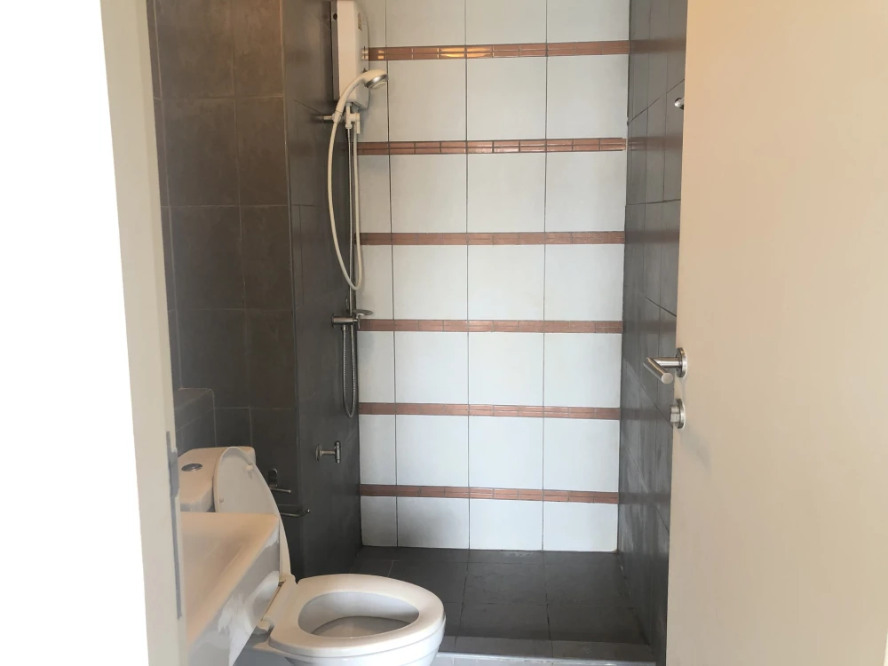 ขาย ดีคอนโด แคมปัส รังสิต เฟส 1  ห้องนอนติดม่านสองชั้น สามารถดึงปิด กันแสงยูวี ติดวอลเปเปอร์ผนัง น่าจองสุดๆ