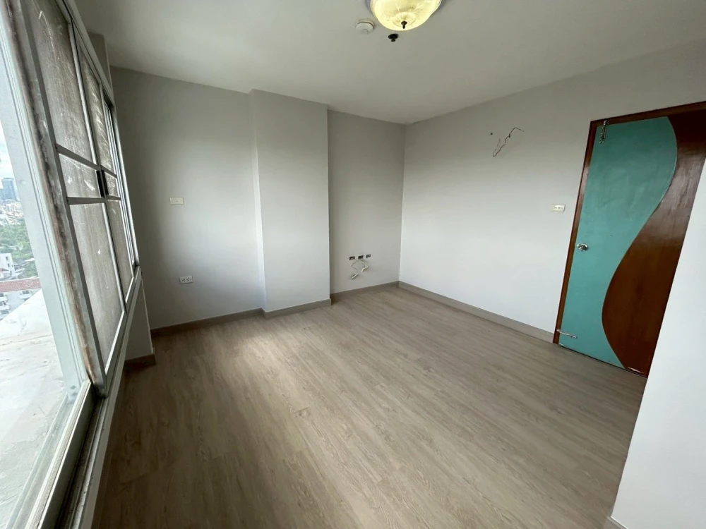 ขาย ป.ธนา ทาวเวอร์ ชั้น 4 ห้องใกล้สระว่ายน้ำ คอนโด ทำเลดี ใกล้ MRT โชคชัย 4 รีบจับจองเลยจ้า