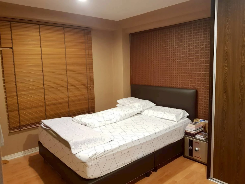 For sale: Park View Vibhavadi condo. Great view, the quietest unit in the project. Cool, shady, and breezy all day. Fully built-in. Don't miss out!