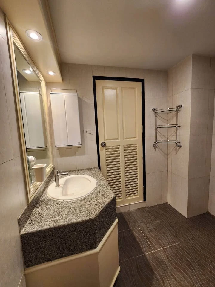 ขาย ฟลอร่า วิลล์ ห้องกว้างสุดๆ ให้ความรู้สึกเหมือนอยู่บ้าน Build In Furniture ไม้ทั้งหลัง วิวโล่ง ไม่มีตึกบัง จองเลย