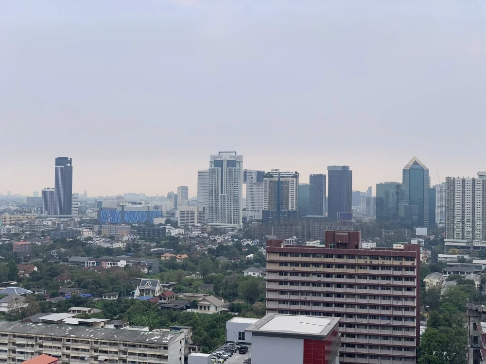 ขาย ยู ดีไลท์ รัชวิภา ห้องอยู่ชั้นสูงมาก ติดวอลเปเปอร์ทั้งห้อง เฟอร์นิเจอร์ครบ พร้อมอยู่ได้เลย