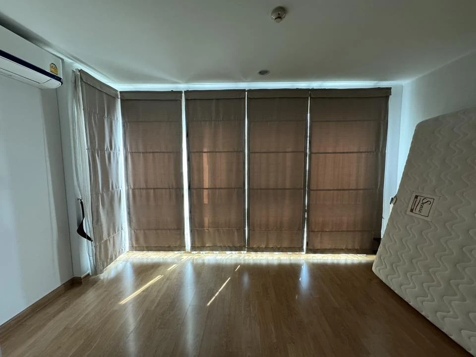 For sale: U Delight @ Huai Khwang Station, Building D, 6th floor. Spacious room with clearly defined areas. Don't miss out!