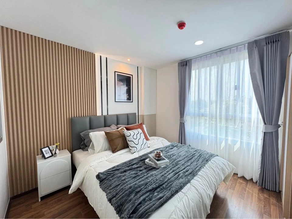 For sale: U Hua Mak Station condo, 3rd floor, Building B. Unobstructed view, fully furnished. Beautiful unit, act fast!