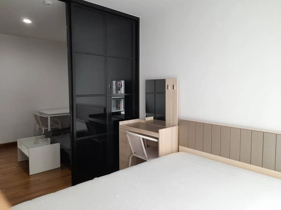 ขาย รีเจ้นท์ โฮม บางซ่อน ตึก B ชั้น 16 เฟอร์นิเจอร์อย่างดีทั้งห้อง กั้นห้องนอนเป็นสัดส่วน สนใจจองเลย