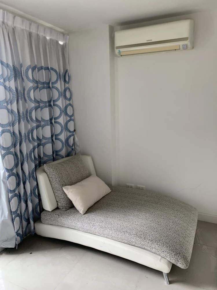 ขาย ลีโว ลาดพร้าว 18 ห้องอยู่ชั้น 2 สะอาด โปร่งโล่ง น่าอยู่มากๆ สนใจจองเลย