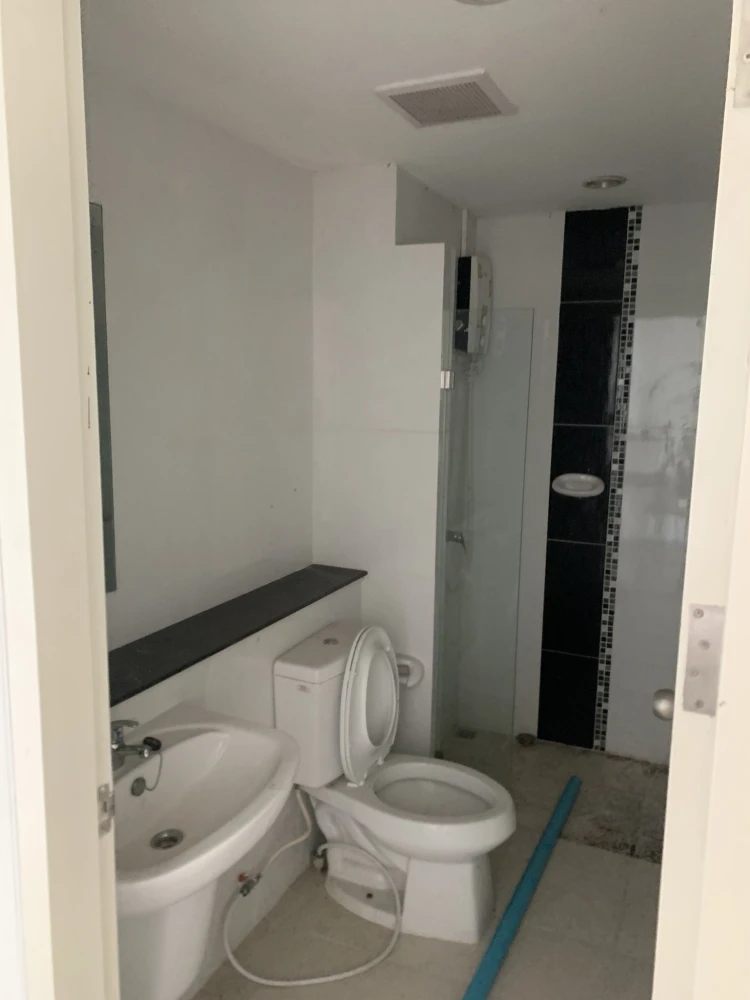 ขาย ลีโว ลาดพร้าว 18 ห้องอยู่ชั้น 2 สะอาด โปร่งโล่ง น่าอยู่มากๆ สนใจจองเลย