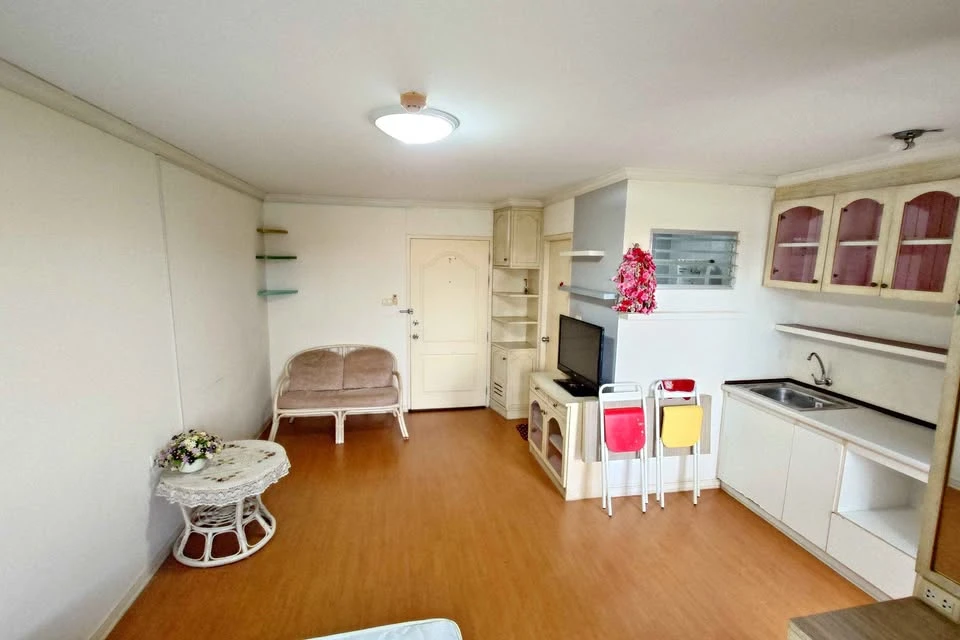 ขาย ลุมพินี คอนโดทาวน์ รัตนาธิเบศร์ ห้องพร้อมเฟอร์ ห้องมุม ไม่ติดใคร จองเลยดีแบบนี้ไม่จองคือพลาด!!!