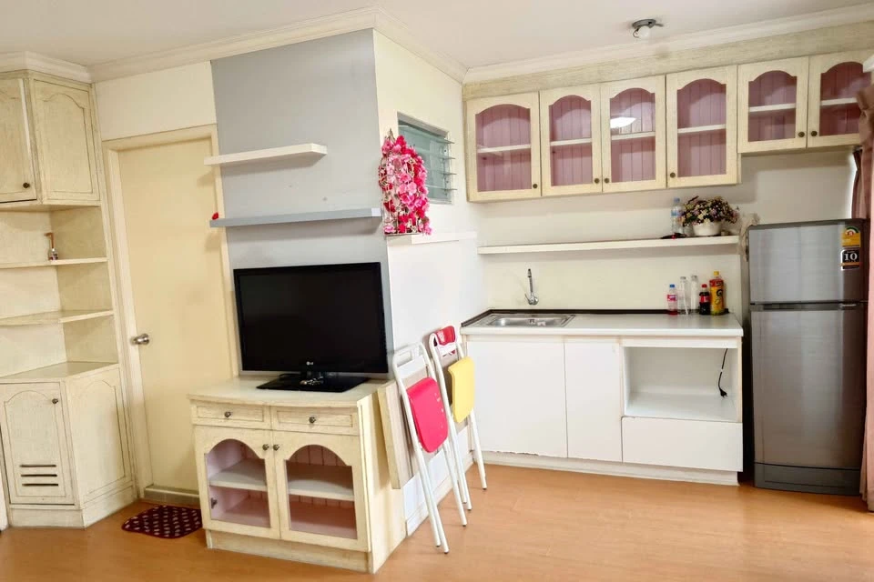 ขาย ลุมพินี คอนโดทาวน์ รัตนาธิเบศร์ ห้องพร้อมเฟอร์ ห้องมุม ไม่ติดใคร จองเลยดีแบบนี้ไม่จองคือพลาด!!!