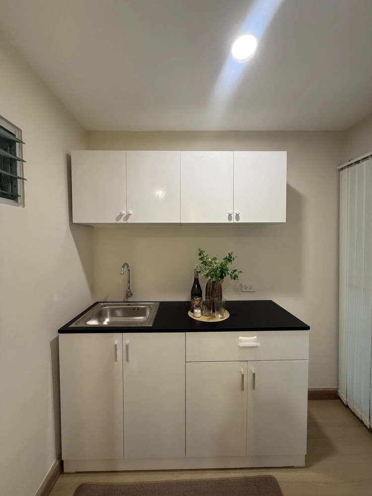 ขาย ลุมพินี ทาวน์ บดินทรเดชา-รามคำแหง ตกแต่ง สไตล์ Modern Minimal โทนอบอุ่นสบายตา กั้นห้องนอนเป็นสัดส่วน เฟอร์นิเจอร์ครบ พร้อมเข้าอยู่ได้ทันที