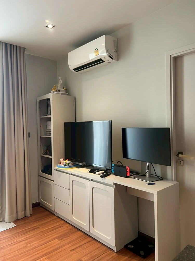 ขาย อยู่เจริญ เรสซิเด้นท์ ทาวน์ อิน ทาวน์ วิวสระน้ำ โล่ง สบายตา ไม่ติดลิฟต์ ลดเสียงรบกวน ติดบันไดหนีไฟ คนผ่านน้อย เป็นส่วนตัวสูง