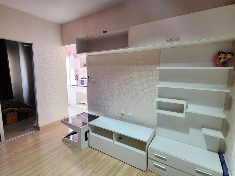 ขาย เดอะคิทท์ ติวานนท์ ติดวอลเปเปอร์ทั้งห้อง หิ้วกระเป๋าเข้าอยู่ได้เลย ระเบียงติดกันนกให้เรียบร้อย