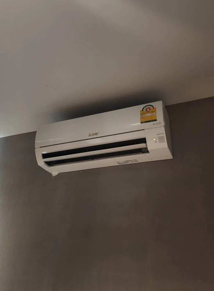 ขาย เดอะคิทท์ ติวานนท์ ติดวอลเปเปอร์ทั้งห้อง หิ้วกระเป๋าเข้าอยู่ได้เลย ระเบียงติดกันนกให้เรียบร้อย