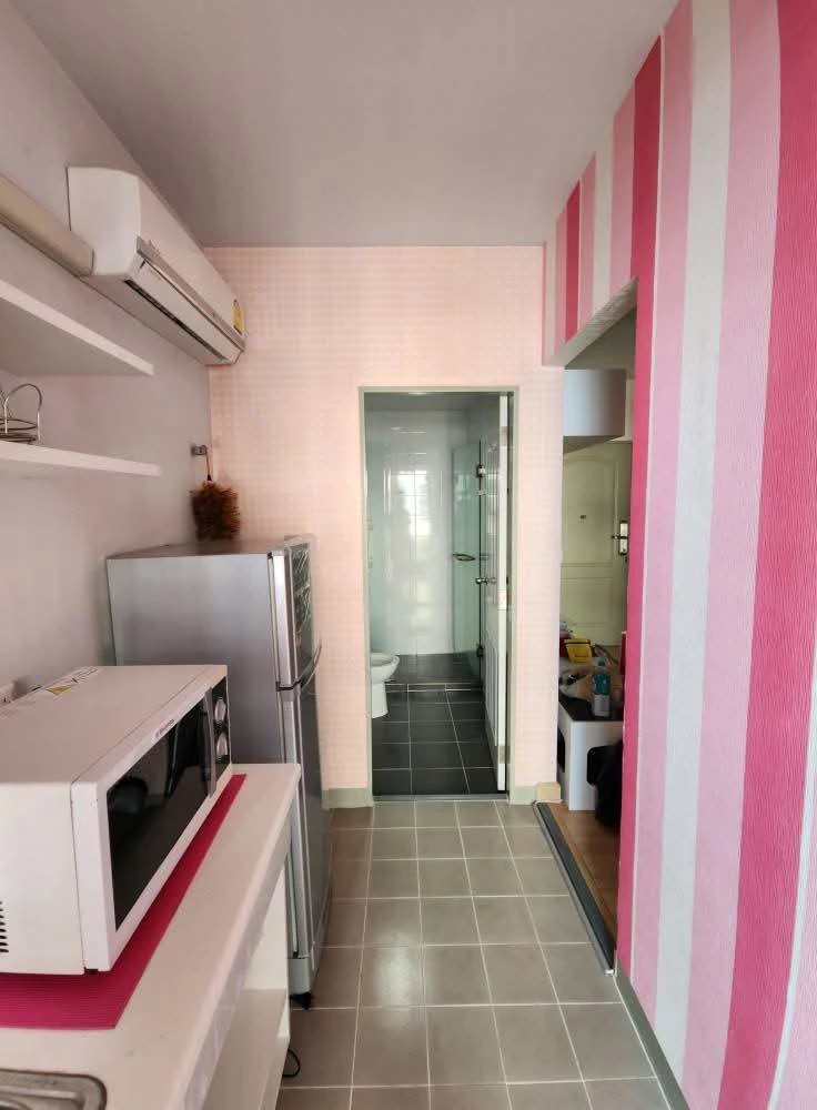 ขาย เดอะคิทท์ ติวานนท์ ติดวอลเปเปอร์ทั้งห้อง หิ้วกระเป๋าเข้าอยู่ได้เลย ระเบียงติดกันนกให้เรียบร้อย