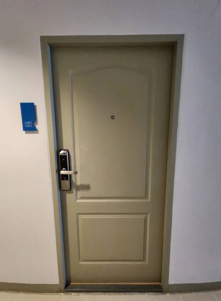 ขาย เดอะคิทท์ ติวานนท์ ติดวอลเปเปอร์ทั้งห้อง หิ้วกระเป๋าเข้าอยู่ได้เลย ระเบียงติดกันนกให้เรียบร้อย