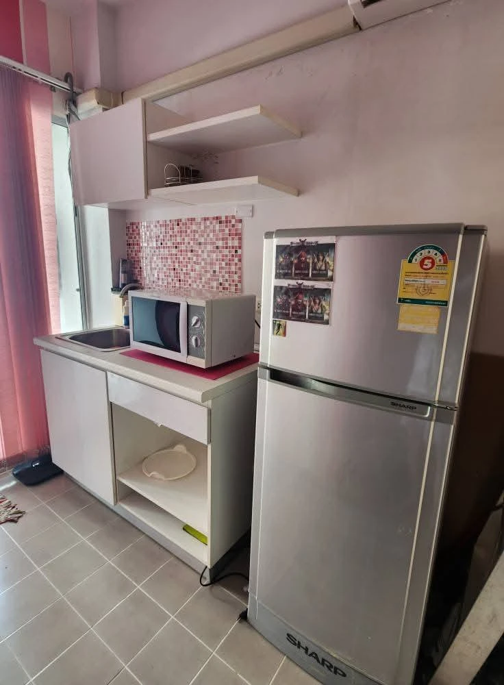 ขาย เดอะคิทท์ ติวานนท์ ติดวอลเปเปอร์ทั้งห้อง หิ้วกระเป๋าเข้าอยู่ได้เลย ระเบียงติดกันนกให้เรียบร้อย