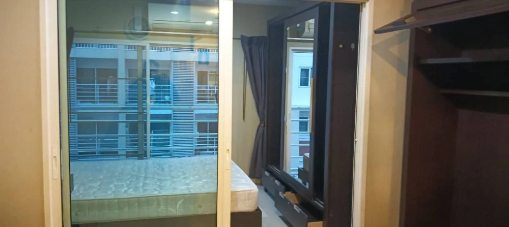 ขาย เมโทร พาร์ค สาทร ตึก C ชั้น 3 วิวสระว่ายน้ำ พร้อมเฟอร์นิเจอร์ สนใจจองเลย