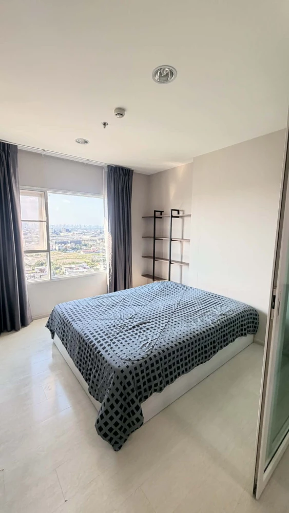 Selling Aspire Erawan, high floor unit, fully furnished + complete appliances. Book now!