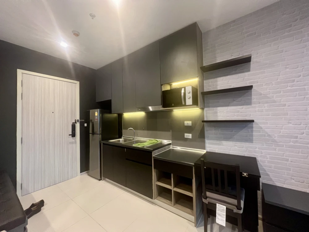 ขาย โกรว รัตนาธิเบศร์ ห้องตกแต่งเสร็จหมดแล้ว เฟอร์นิเจอร์บิวท์อินแน่นๆ พร้อมเข้าอยู่ได้เลย