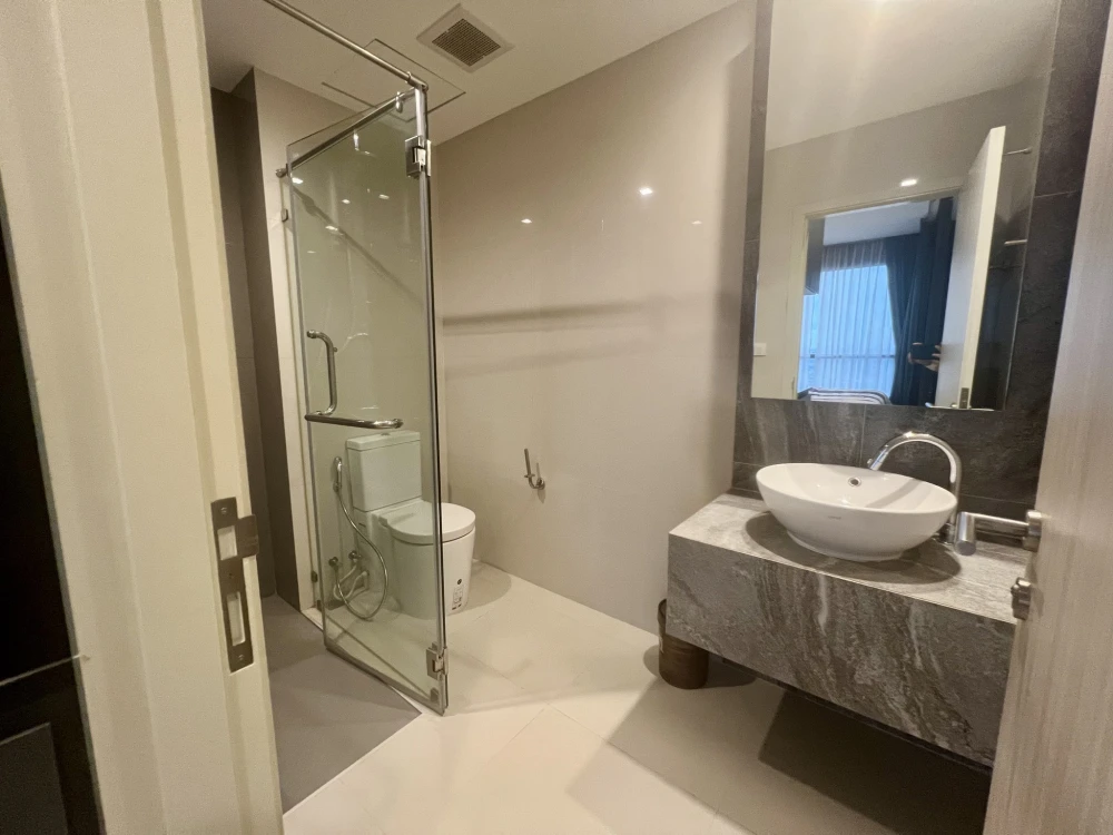 ขาย โกรว รัตนาธิเบศร์ ห้องตกแต่งเสร็จหมดแล้ว เฟอร์นิเจอร์บิวท์อินแน่นๆ พร้อมเข้าอยู่ได้เลย