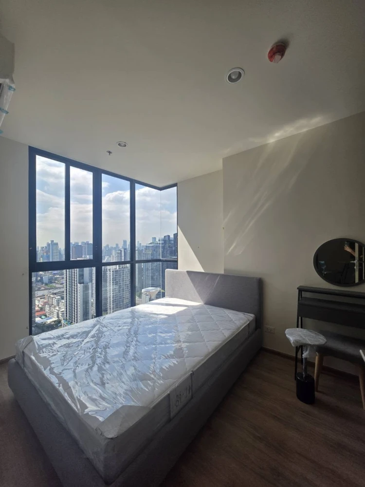 For sale: Noble New District R9, corner unit, high floor with beautiful view, 39th floor, receives natural breeze all day, the most private unit in th