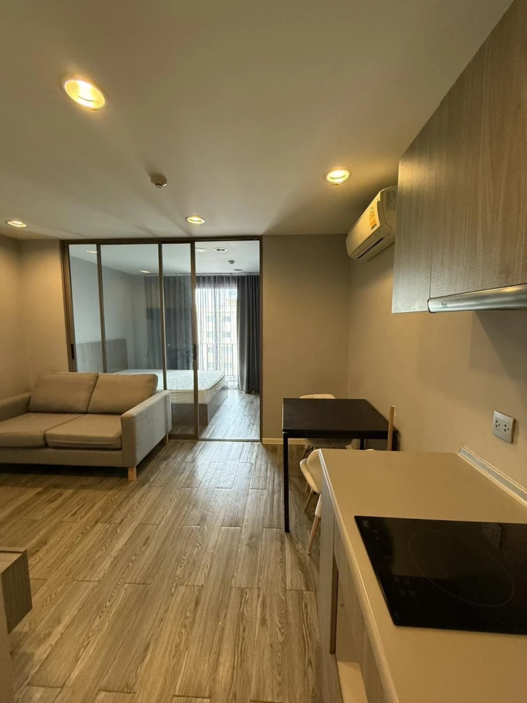 ขาย โมดิซ ลาดพร้าว 18 ชั้น 8 ชั้นบนสุด มีดาดฟ้า/ชั้นฟ้า เฟอร์นิเจอร์ครบ พร้อมอยู่