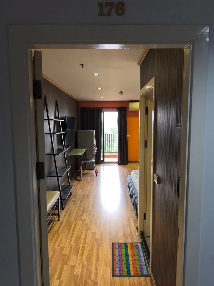 ขาย ให้เช่า คอนโด รีเจ้นท์ โฮม 15 แจ้งวัฒนะ  ติดวอลเปเปอร์ ตกแต่ง เฟอร์นิเจอร์ครบถ้วน เช่าเลย ด่วนๆ