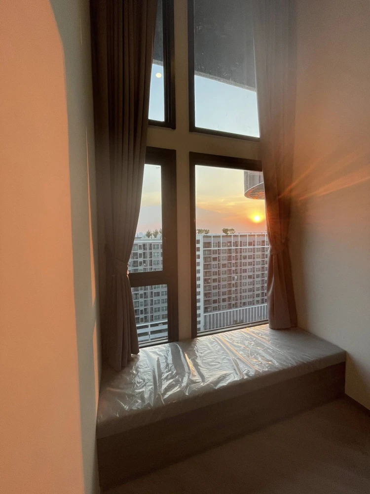 ขาย ให้เช่า คอนโด เดอะ เบส สะพานใหม่ ห้อง Duplex สไตล์ Loft หลังคาโปร่ง โล่งสบาย มาจองเลย อย่ารอช้า