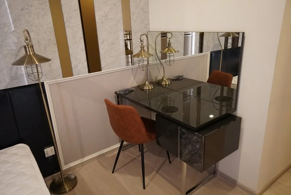 ขาย ให้เช่า!! คอนโด ไลฟ์ อโศก ชั้น 17 ห้องสวย ตกแต่งสไตล์หรูหราหินอ่อนแท้ รีบมาจับจองได้เลย อย่ารอช้า!!